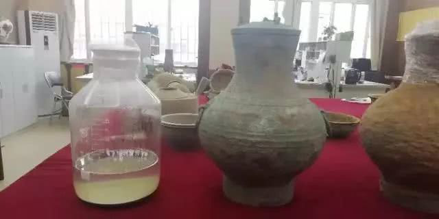 洛阳发现罕见西汉墓葬 青铜壶装2000多年前美酒，酒液澄清透明