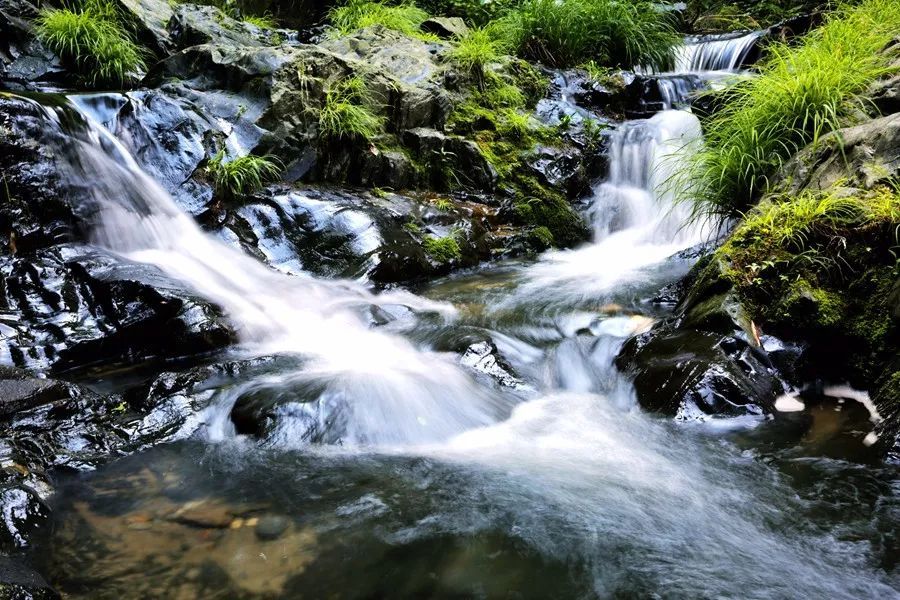 圣水儒家山泉水是一种锶型饮用水