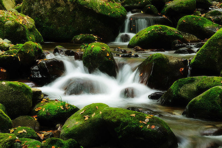 圣水儒家山泉水是一种优质山泉水